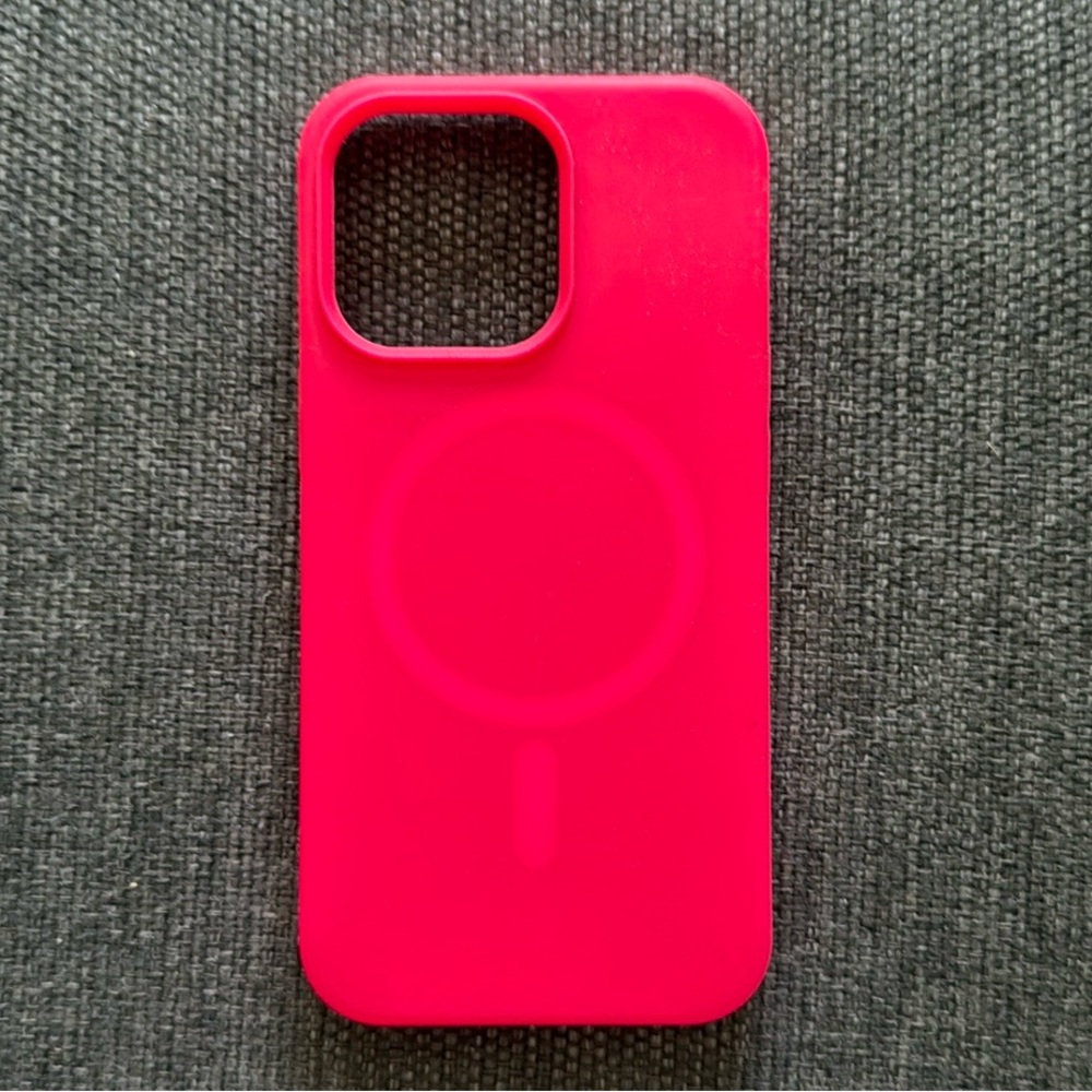 Neon Pink Silicone MagSafe iPhone 13 Pro Phone Case - Excellent Condition